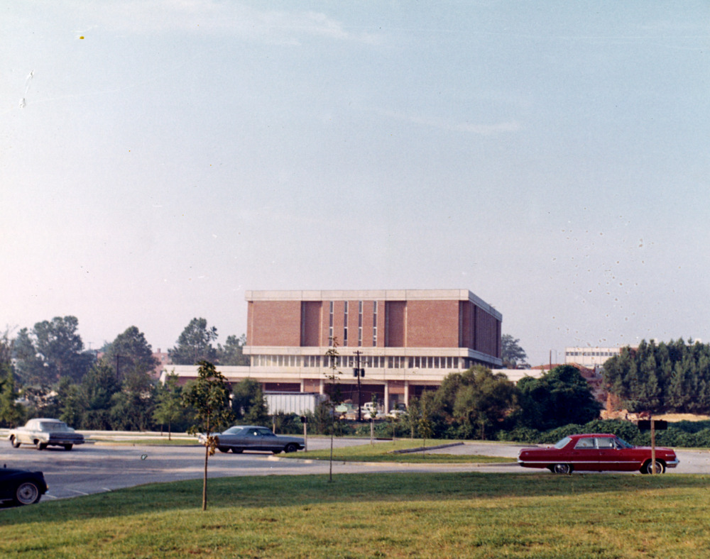Whether it’s 1975 or 2025, summer sun at State always shines a little brighter. ☀️🐺

#TBT | 📸: @NCSULibraries