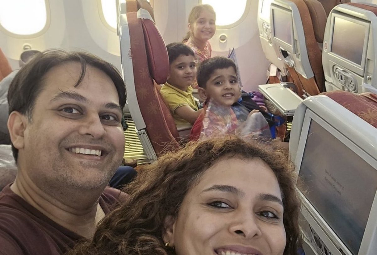 TimekeeperE's tweet image. Rest in Peace family India Boeing flight crash. That is why I never fly with my family in one plane. It’s wise to spilt family into two separate flights because you’ll never know. Kobe Bryant knew so he never flew with his entire family.