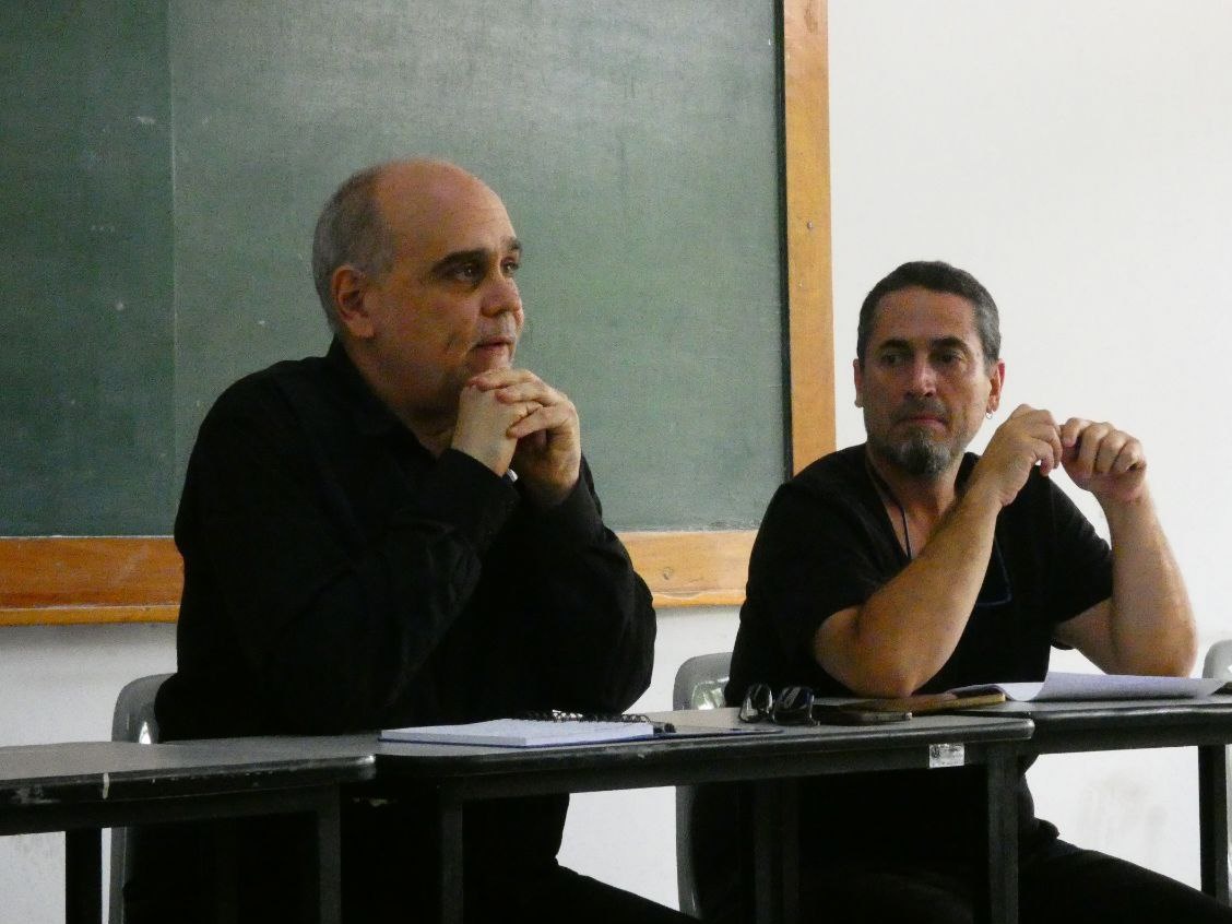 Tribuna Popular Web (@_tribunapopular) on Twitter photo 📸La Escuela de Historia de la UCV fue sede del Foro "Venezuela: crisis y perspectivas"
La jornada contó con las intervenciones del prof. Gregorio Alfonso <a href="/APUCV/">APUCV</a>; el activista de DDHH Antonio González <a href="/CorrientComunes/">Corriente Comunes</a> ; y el Secretario General del <a href="/PCV_Venezuela/">Partido Comunista de Venezuela ☭</a> , Oscar Figuera. 📸La Escuela de Historia de la UCV fue sede del Foro "Venezuela: crisis y perspectivas"
La jornada contó con las intervenciones del prof. Gregorio Alfonso <a href="/APUCV/">APUCV</a>; el activista de DDHH Antonio González <a href="/CorrientComunes/">Corriente Comunes</a> ; y el Secretario General del <a href="/PCV_Venezuela/">Partido Comunista de Venezuela ☭</a> , Oscar Figuera.