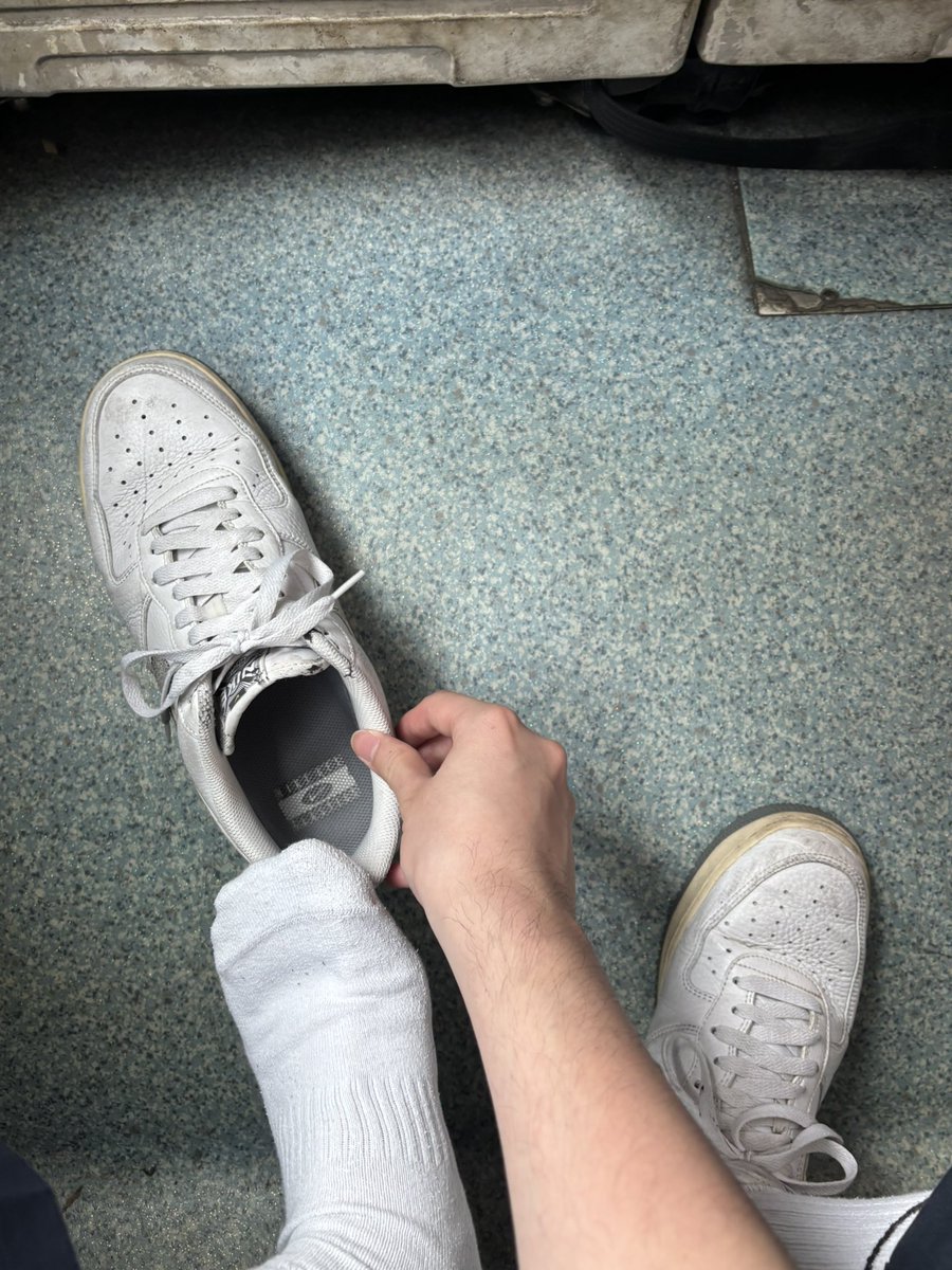 sniff_sneaker's tweet photo. 裡面沒液體 https://t.co/mV7vkHGc6m