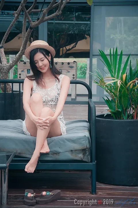 oppai_app's tweet photo. a woman sitting on a couch in a garden

Watch more on our page 👉 [https://t.co/opld7yzXsZ] https://t.co/u9y9MsY8T9