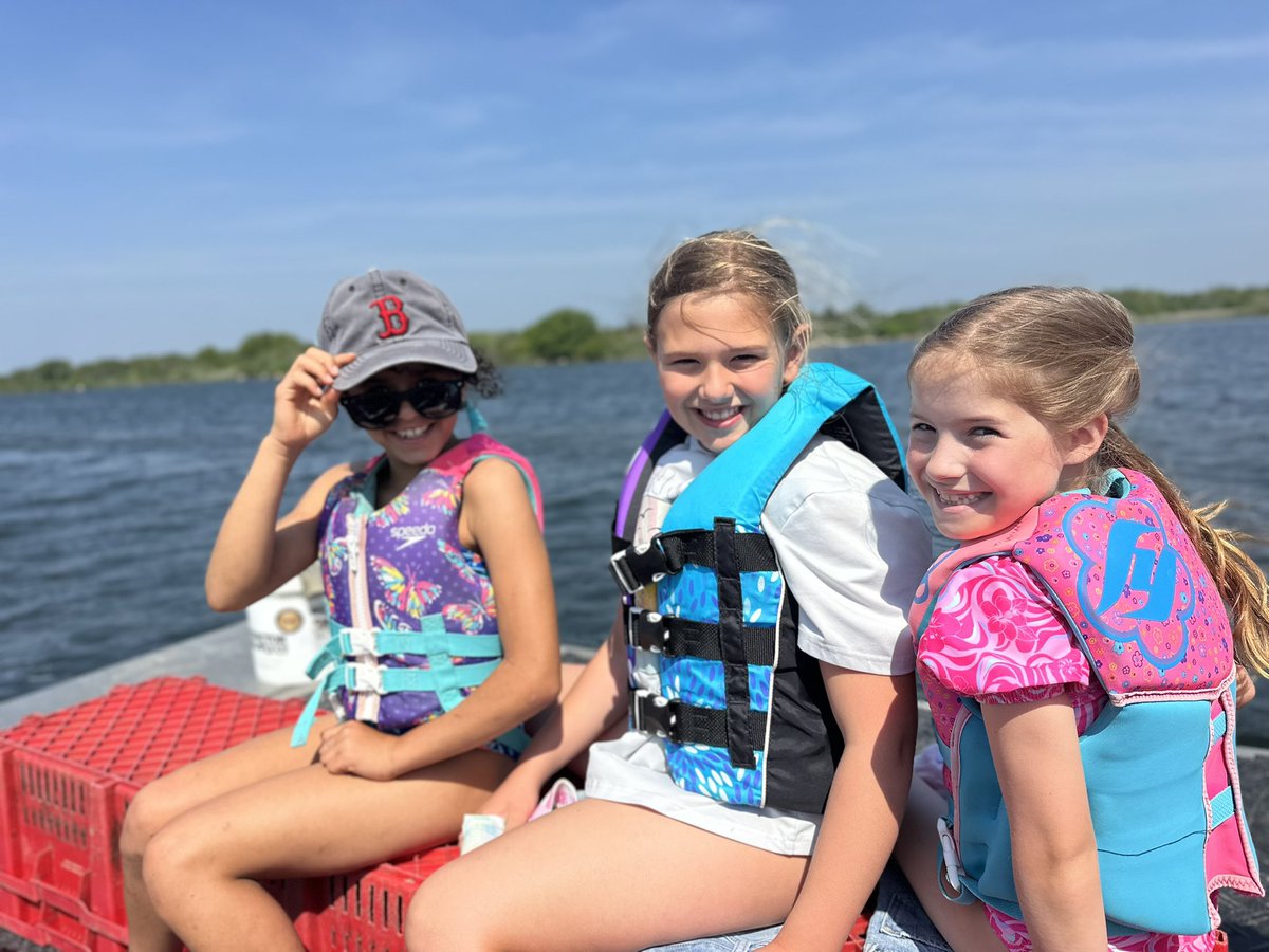 Love our annual 3rd grade field trip to the Behan Family Oyster Farm!! 🦪 ☀️ 🚤 😎#ninigretnectars #farmtotable #ashawayschool <a href="/CharihoRegional/">Chariho Regional💚</a> #charihoalumni