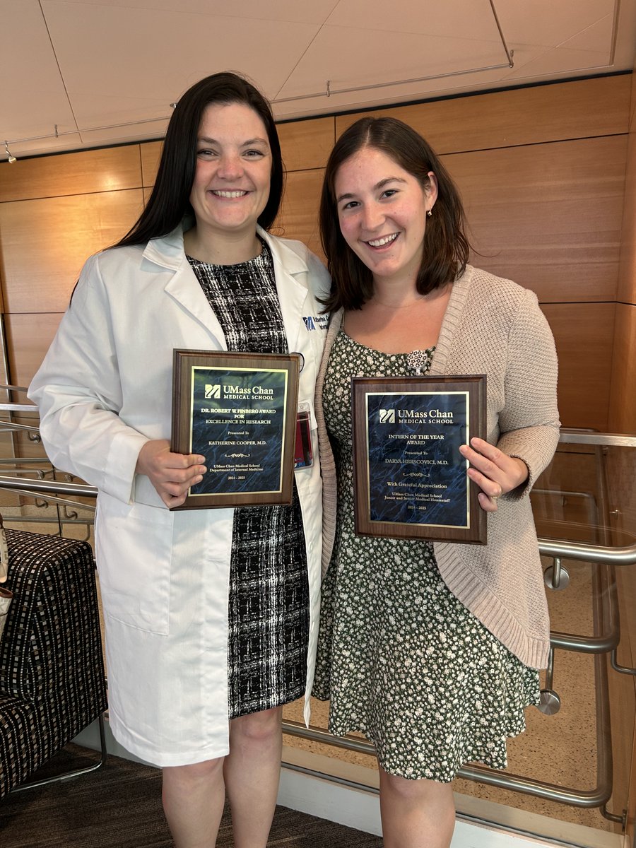 Lauren Feld (@laurenfeldmd) on Twitter photo So proud of two phenomenal mentees on their <a href="/UMassChan/">UMass Chan Medical School</a> awards!
<a href="/Dr_KMCoop/">Katherine Cooper</a> (graduating PGY3, soon to be <a href="/MGH_GI/">MGH Division of Gastroenterology</a> fellow) won the Excellence in Research award
and Darya Herscovici (PG1->2) won the Intern of the year award!
So proud to watch them soar! So proud of two phenomenal mentees on their <a href="/UMassChan/">UMass Chan Medical School</a> awards!
<a href="/Dr_KMCoop/">Katherine Cooper</a> (graduating PGY3, soon to be <a href="/MGH_GI/">MGH Division of Gastroenterology</a> fellow) won the Excellence in Research award
and Darya Herscovici (PG1->2) won the Intern of the year award!
So proud to watch them soar!
