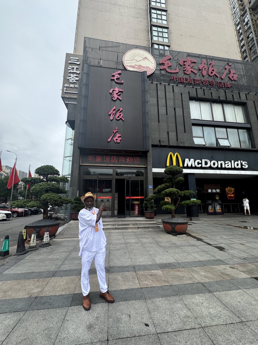 Grateful for the honour of dining at the iconic Chairman Mao’s Restaurant today, at the kind invitation of the Management of Hailonghui. A memorable moment of cultural connection and mutual respect between Nigeria and China.