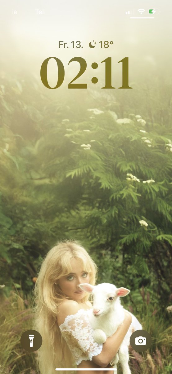 emailsdecoded's tweet image. my new lockscreen EATSSS