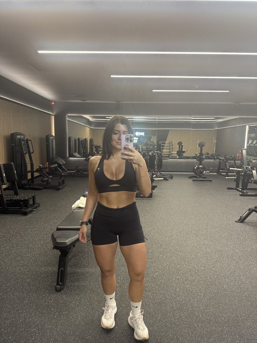 Lily Fiore🌺 tweet media