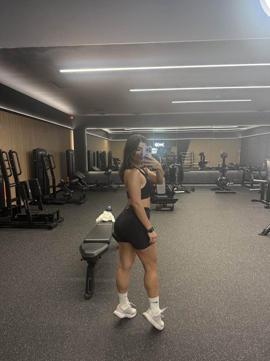 Lily Fiore🌺 tweet media