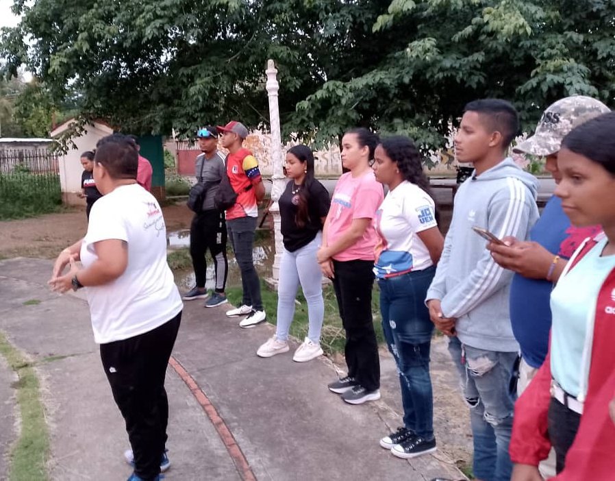 AebMrt's tweet photo. La Juventud Rebelde del poder popular de Nuestro Partido @TupamaroMRT_, promoviendo la organización y participación activa de los jóvenes en las comunas.

#ComunaONada

#TupamaroEjemploDeCombate https://t.co/1m04xONUO3