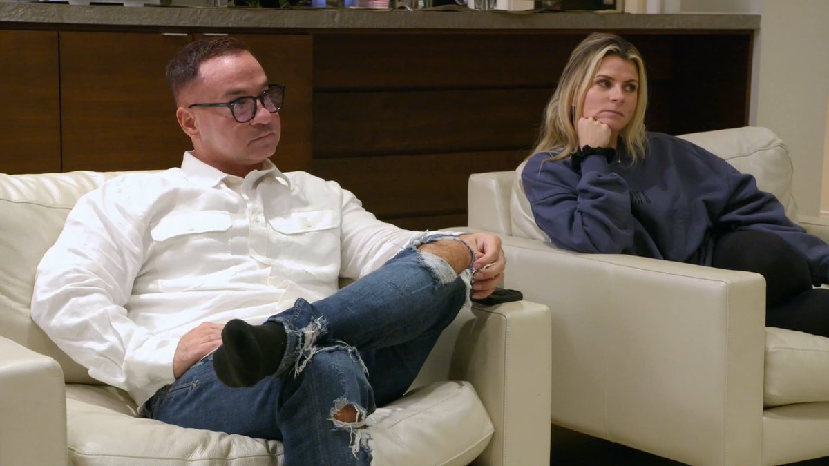 Mom &amp; Dad listening to everyone’s life updates #JSFamilyVacation <a href="/lauren_pesce/">Lauren Sorrentino</a>