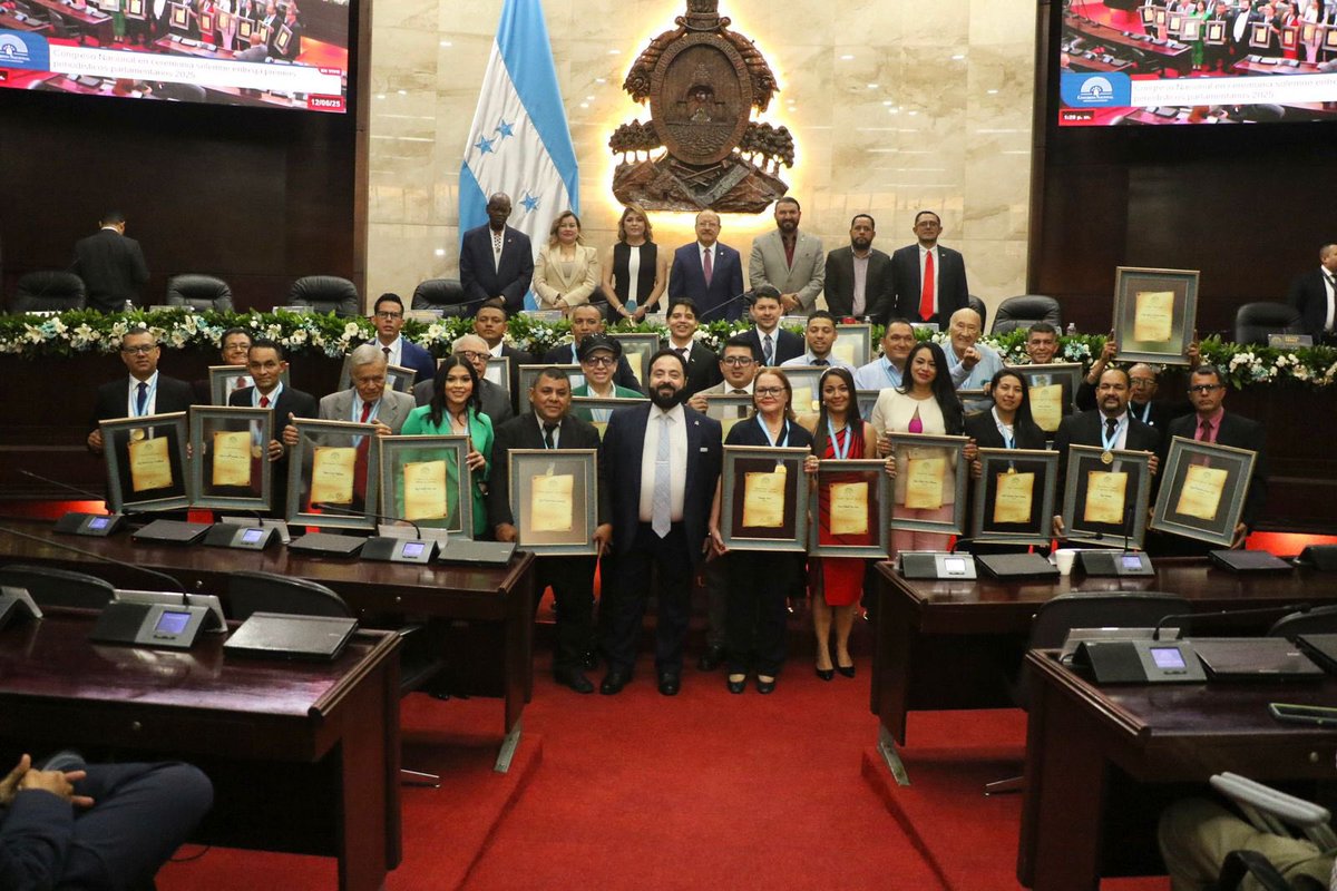 Muchas gracias a las autoridades del <a href="/Congreso_HND/">Congreso Nacional de Honduras</a> a su presidente <a href="/Lredondo/">LUIS REDONDO 🇭🇳</a> por tomarnos encuesta para este reconocimiento <a href="/HCHTelevDigital/">HCH Televisión Digital</a>