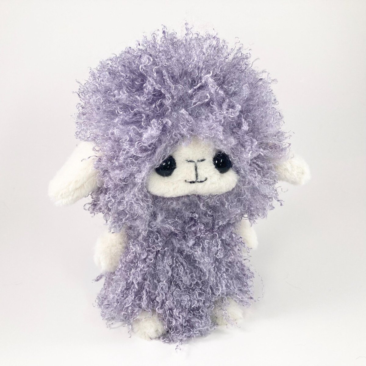 minneで6月19日まで期間限定販売の作品です🐏♡

※送料無料※かわいい羊ちゃん

ふわふわヘアーで優しいお顔のハンドメイドぬいぐるみの羊ちゃん♡