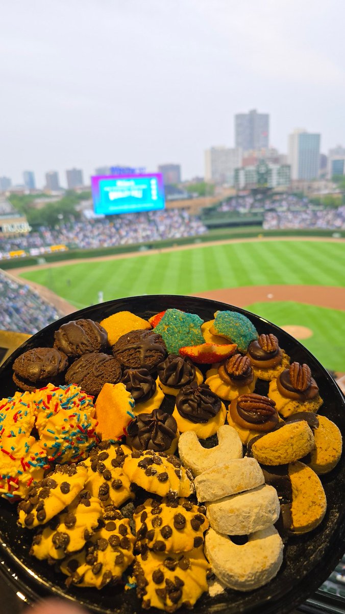 Nothing like baseball and treats! Thank you, <a href="/chadasmeets/">ThisOldCubFan</a> #BeHereForIt