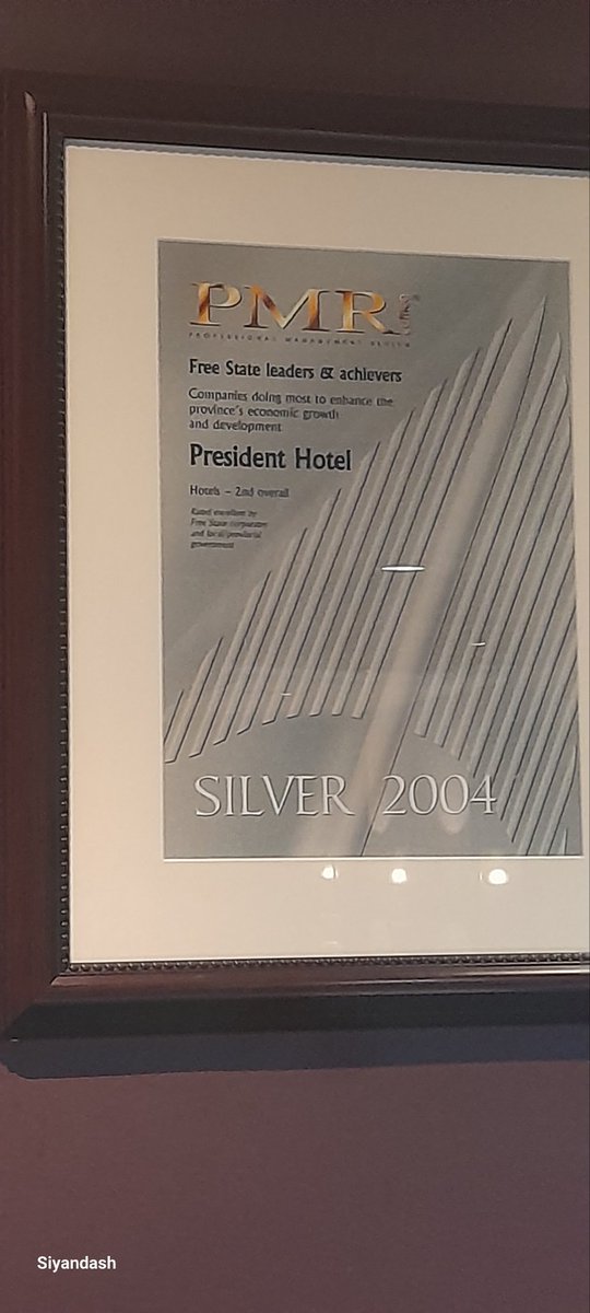 ThedealM's tweet photo. A group of journalists are still at the lobby of the #presidenthotel in Bloemfontein. The rooms are horrible, no hot water, toilets aren't working, heaters not functioning at all. https://t.co/rzw7bwtGYs