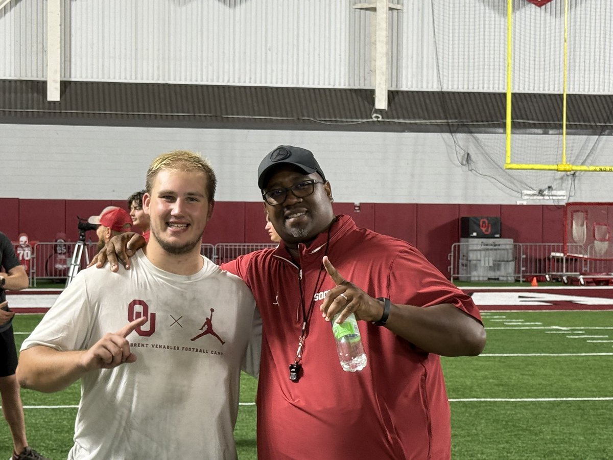 Oak_Caruthers's tweet image. I had the opportunity to get work in at the @OU_Football prospect camp today. A huge thanks to all of the coaches who helped me today, and a special shoutout to @Markus_Strong2 for helping me individually.
@CoachToddBates @Trent_Simpson @CoachCookseyNHS @CoachLDouglas1 @vfbcoach…