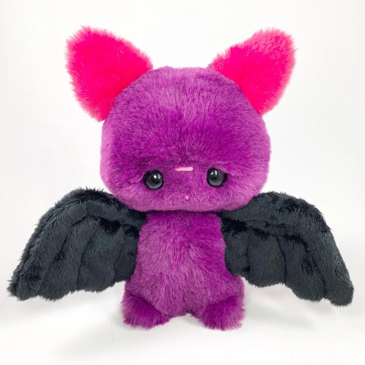 minneで6月19日まで期間限定販売の作品です。

※送料無料※コウモリちゃん
minne.com/items/43213976

鮮やかな紫とピンクのコウモリちゃんのハンドメイドぬいぐるみです🦇♡