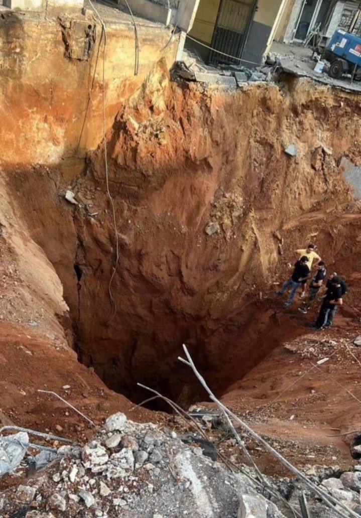 ahmadalsbaih0's tweet image. اللهم حفرة لخامنئي في ايران، كحفرة حسن نصرالله في لبنان…