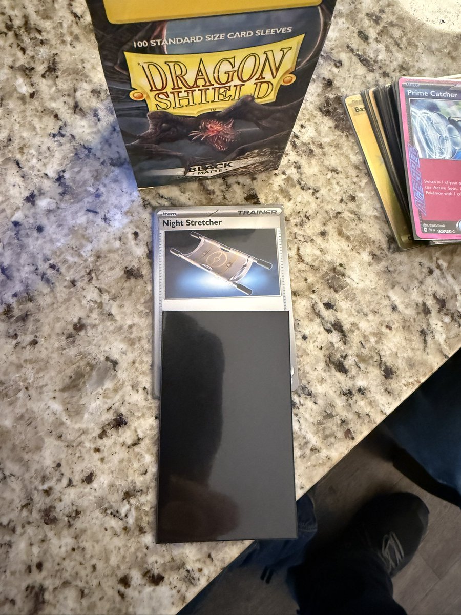 ky1e510's tweet photo. Welp… never seen this type of defect before @DragonShield_ #NAIC2025 https://t.co/gt5mcKC75z