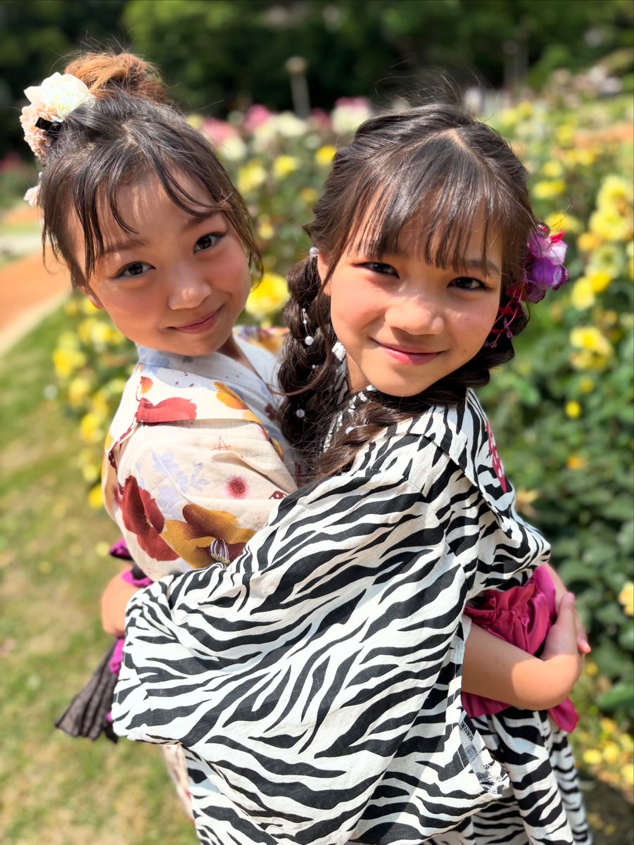 afuku2025's tweet photo. おはようございます♡今日は本物のマイクを持って練習するの🎙️
アイパレ後の撮影会のご予約
あと4部と5部🈳あります☺️
ポージングの練習も頑張ってるよ🩷
会いに来てくれたら嬉しいなぁ🫶
#ゆずぽよ #あふたん
#PINKYROCKETS
まだまだ予約受付中です♪ https://t.co/EQRrwFTdbF