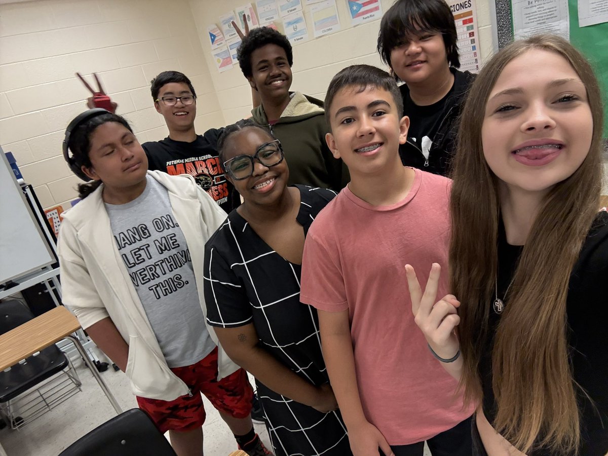 Ms_McCaskill's tweet photo. Huge shoutout to these awesome 8th graders—bright, talented, kind, and apparently living under a rock until they tried combos for the first time at 14 😂🥨 #Classof2029 https://t.co/3BZ8XIB5zU