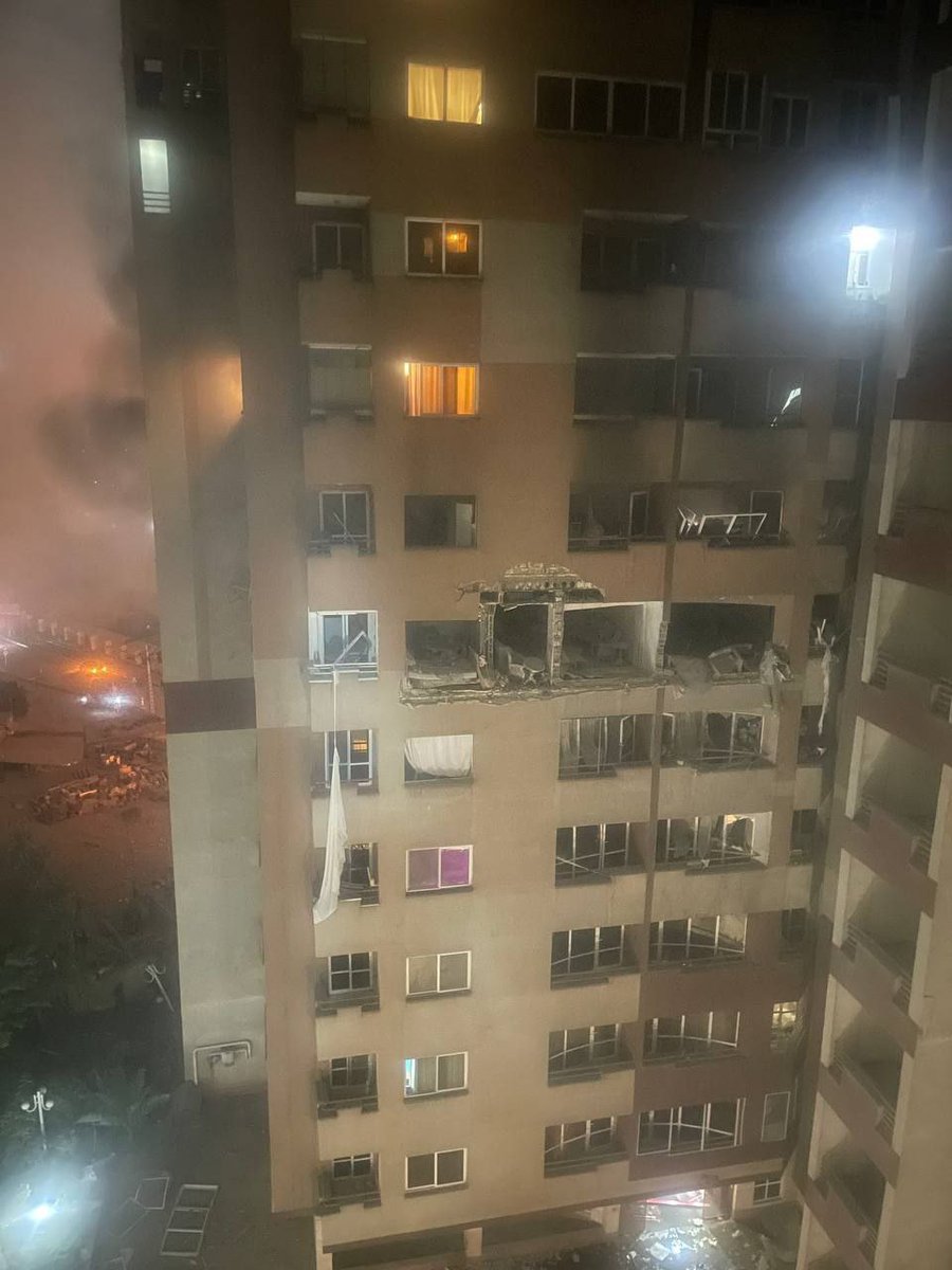 id7p_'s tweet photo. 🚨🚨 إسرائيل تشن ضربة استباقية على إيران وانفجارات تهز طهران.

• المتحدث باسم جيش الدفاع الإسرائيلي يؤكد بدء العمليات العسكرية "الوقائية" ضد إيران.
• أعلنت حالة الطوارئ في إسرائيل، حسبما أفادت وسائل إعلام نقلاً عن وزير الدفاع في البلاد.
• أصدر جيش الاحتلال الإسرائيلي تحذيرا طارئا للسكان ، حيث تم إلغاء المدارس والمحلات التجارية والتجمعات اعتبارا من الساعة 03:00 بالتوقيت المحلي.

— أعلن وزير الدفاع الإسرائيلي عن توجيه ضربة استباقية لإيران واحتمال شن هجوم انتقامي وشيك من الجانب الإيراني.