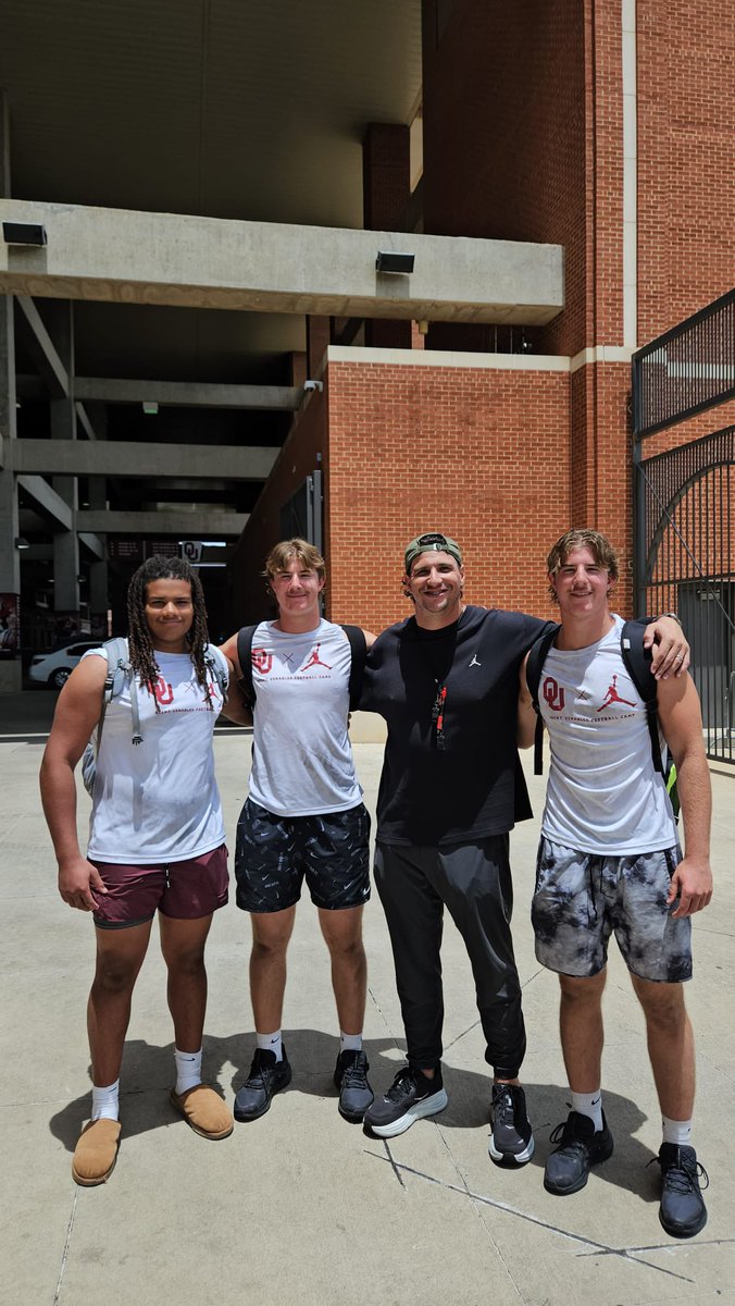 LeschTeagan's tweet image. Had a great time competing @OU_Football !! I want to thank @MiguelChavis65 for the coaching and tour around the facility’s.
@CoachToddBates @RecruitEMHS_FB @emhsbulldogs @Edavison85 @Coachjmerideth @CoachNorthrip