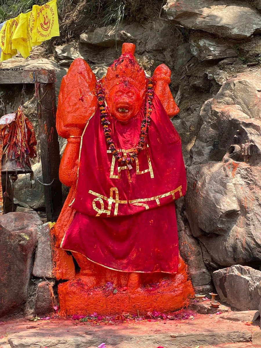 आज शुक्रबार, भगवान हनुमानले हामी सबैको कल्याण गरून्! 🙏

The historical statue of Lord Hanuman at the Gorkha Durbar in Gorkha, Nepal 🕉️

Jay Hanuman, Jay Bajrangbali 🙏

Photo: Sisan Gurung 
#hanuman #bajrangbali #history #gorkhadurbar #gorkha #lordhanuman #templesofnepal