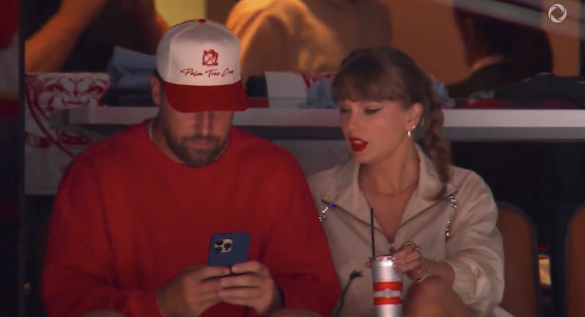 swiftsenapuros's tweet photo. taylor 🤝 yo
ser chismosas https://t.co/yjkldyV65L