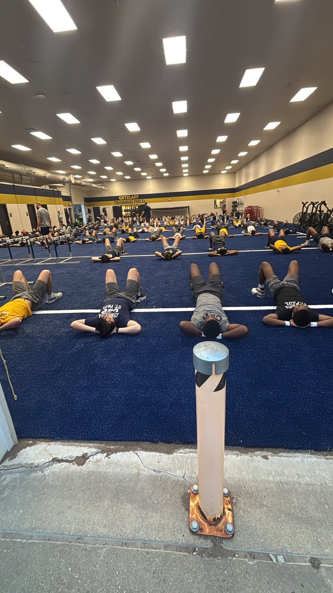 jacksonkitz50's tweet image. Things a Golden Bear football player have: 
Relentlessness 
Execution 
Discipline 
Relationships
Enthusiasm 
Desire ! 
@bond_coach @CoachCurrierCSP @CSPBearsFB