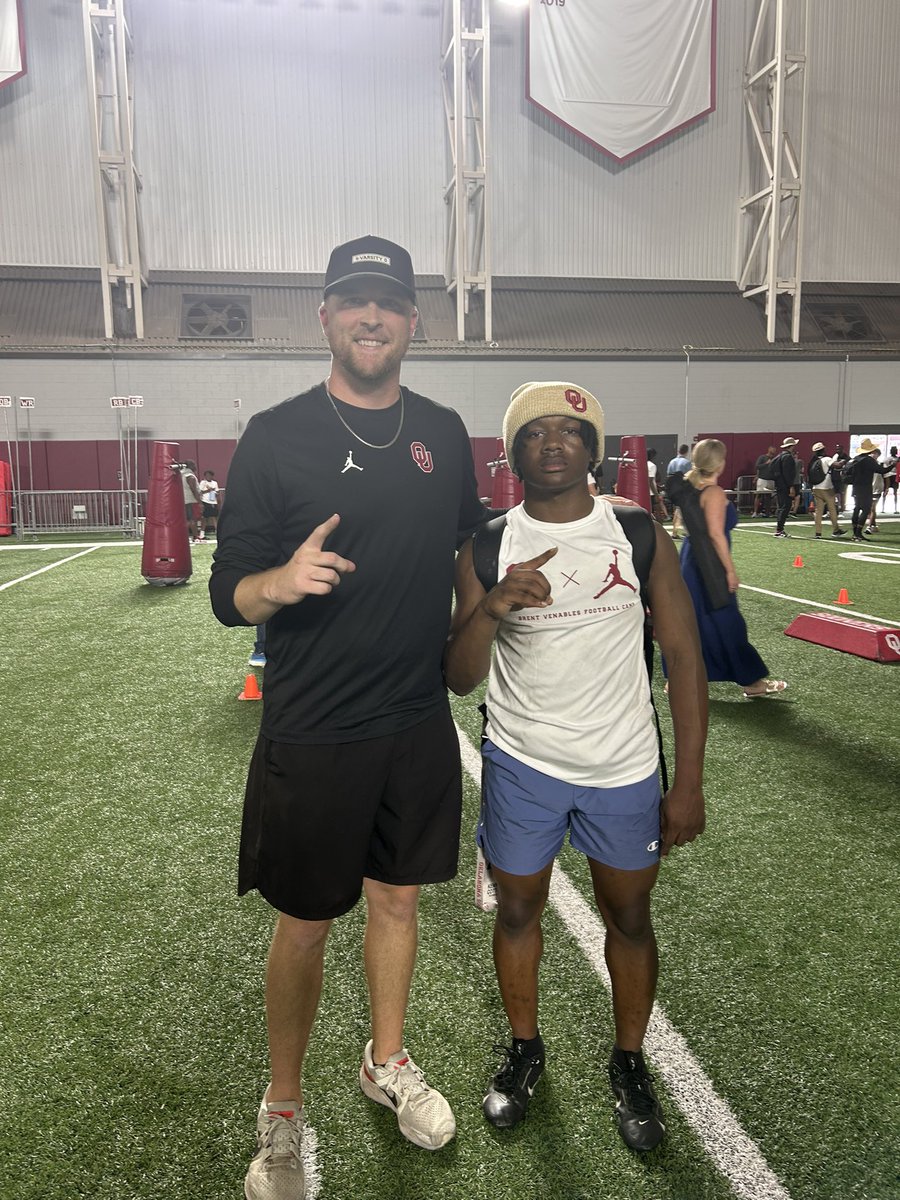 k_beast33's tweet image. Was nice to show my skills at the Oklahoma camp @arbuckle_ben @CarlosLynn @Coach28Wash @Recruit_Crowley @jmc_fam @Marchen44 @dctf @DistinctlyHIS_
#kbeast
#imbuiltdifferent #distinctlyhiscollegetour #distinctlyhisbustour #truebuzz #TrueBuzzAthletics #cypethelab