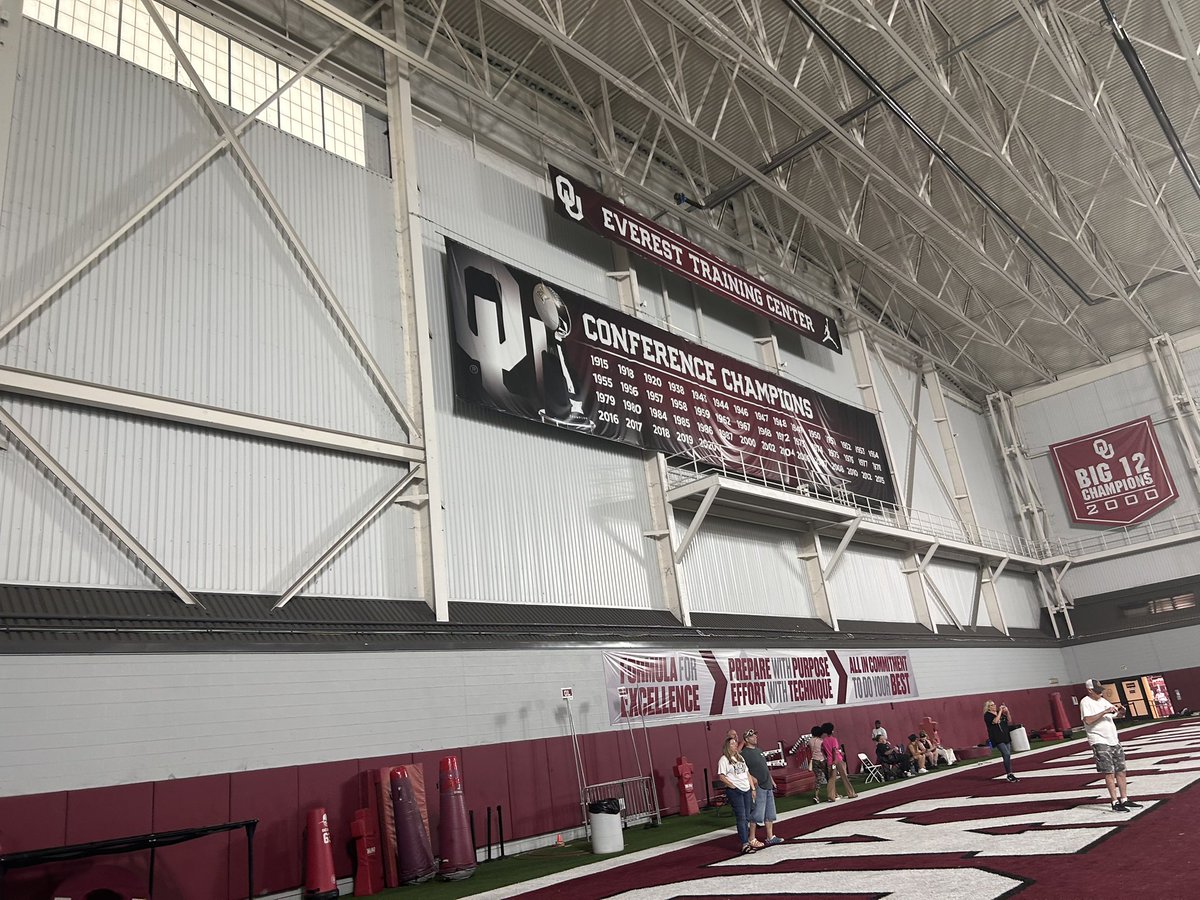 k_beast33's tweet image. Was nice to show my skills at the Oklahoma camp @arbuckle_ben @CarlosLynn @Coach28Wash @Recruit_Crowley @jmc_fam @Marchen44 @dctf @DistinctlyHIS_
#kbeast
#imbuiltdifferent #distinctlyhiscollegetour #distinctlyhisbustour #truebuzz #TrueBuzzAthletics #cypethelab