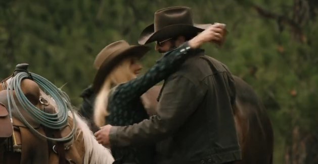 olicityjoy's tweet image. Day 4: Favorite Love Scene

Went with love scene as in romantic scene. What is more romantic than cigarettes, whiskey, a meadow and Rip? Beth was never more content. ♥️
#15DaysofBethRip