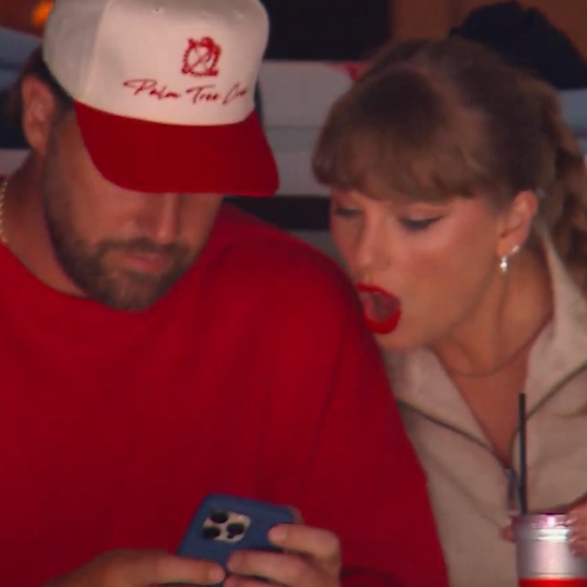updateswiftbr's tweet photo. COMEÇOU OS TRABALHOS! Taylor Swift está com um copo na mão. 🥂 https://t.co/mrvVGgHn8G