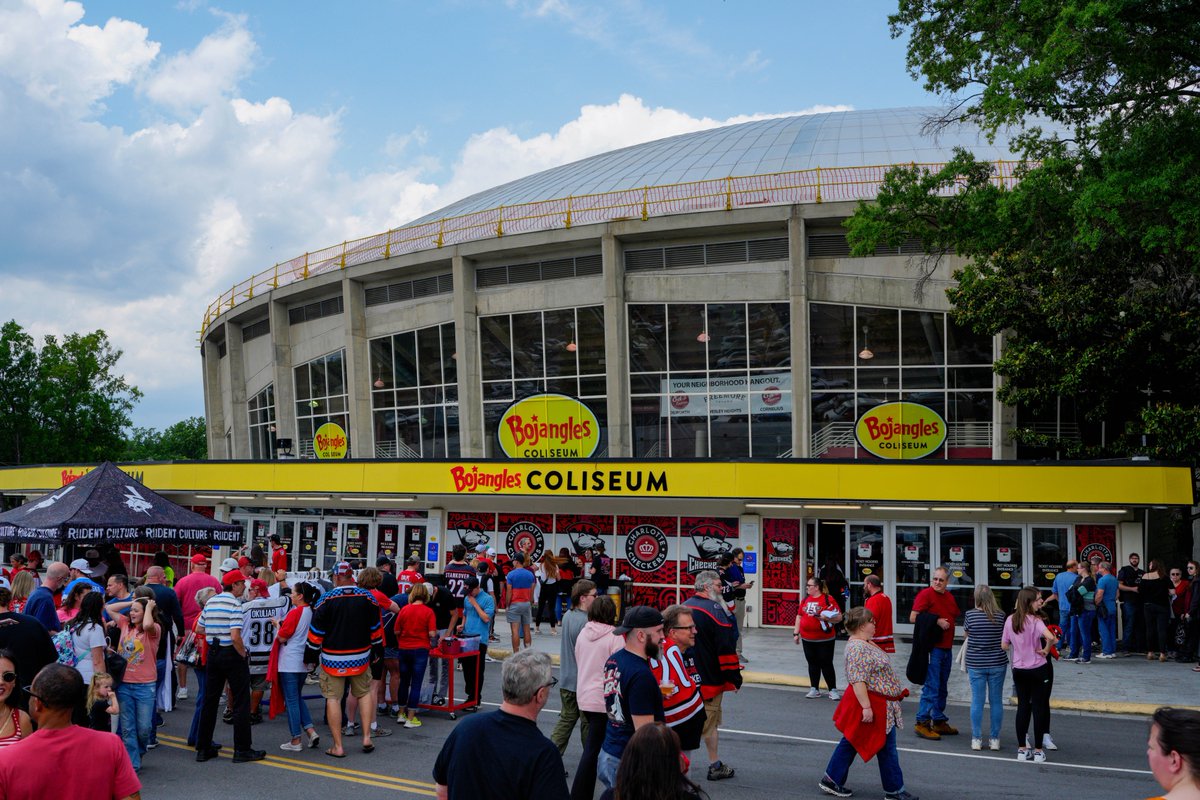 No better way to welcome the Calder Cup Finals to North Carolina than a tailgate party! ☀️

Music, draught beer, vendor samples and more starting at 5!

Doors will open at 5:30, get here early!
charlottecheckers.com/playoff-inform…