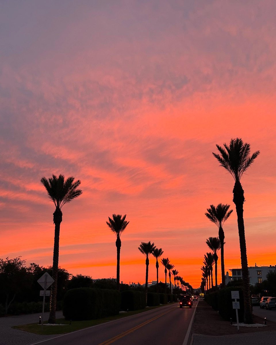 Sunsets over Scenic Highway 30A 🙌

📸: liliyavcm on Insta