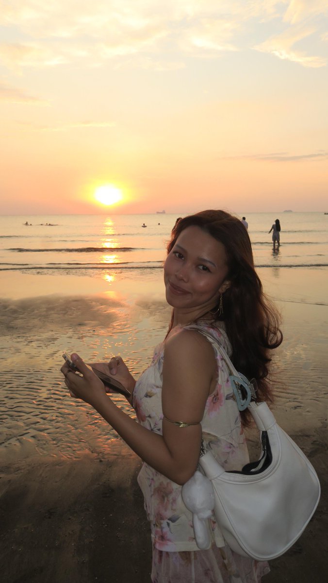 studyputt's tweet photo. summer girl https://t.co/OlRUtdn9sw