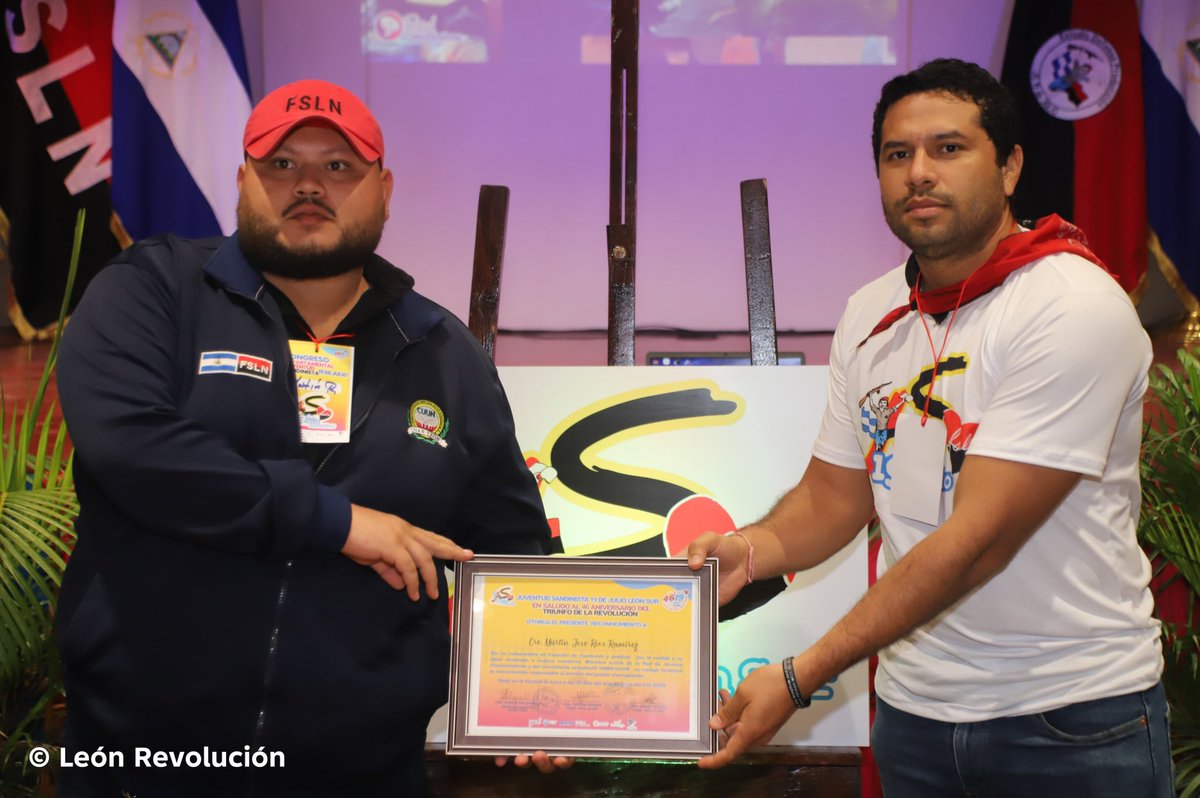 Hoy recibo este reconocimiento por parte de la Juventud Sandinista Leon, con humildad y agradecimiento con esta escuela formadora de cuadros, el camino hacia la victoria no se detiene.

¡Wepaaa!