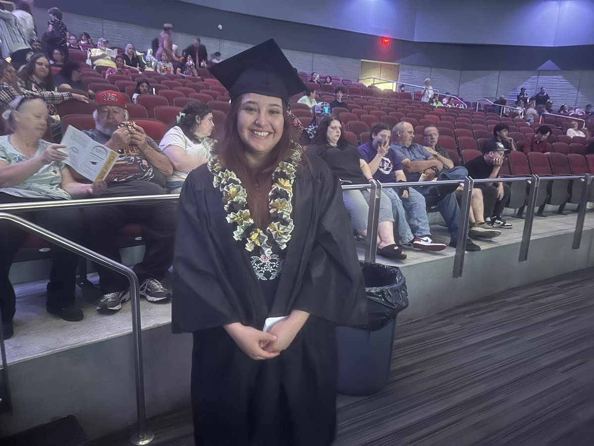 canyonsdistrict's tweet image. Cue the “Pomp and Circumstance!” The auditorium @altahighhawks is packed with the friends and supporters of #Entrada Adult High’s #ClassOf2025. Commencement starts at 7 p.m. Congrats, graduates! #wearecanyons