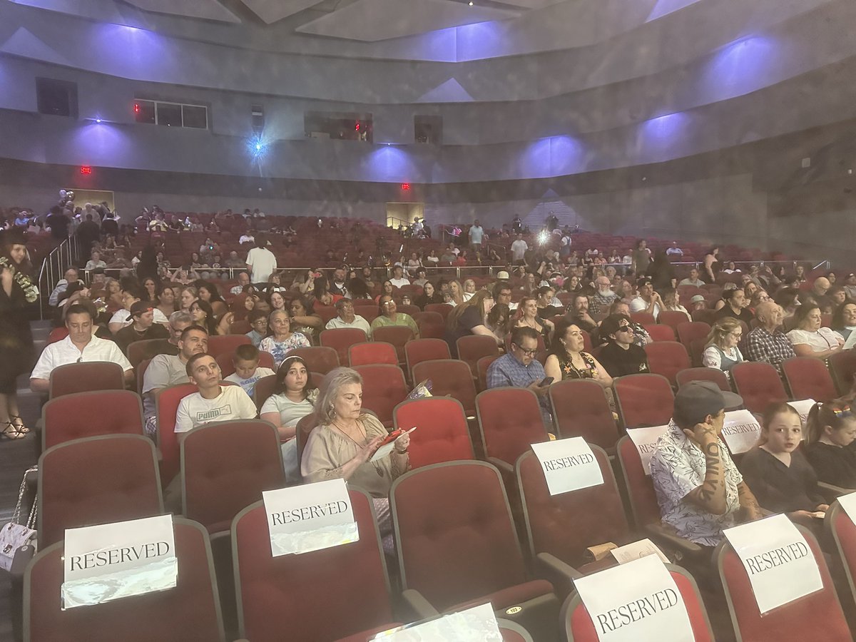 canyonsdistrict's tweet image. Cue the “Pomp and Circumstance!” The auditorium @altahighhawks is packed with the friends and supporters of #Entrada Adult High’s #ClassOf2025. Commencement starts at 7 p.m. Congrats, graduates! #wearecanyons