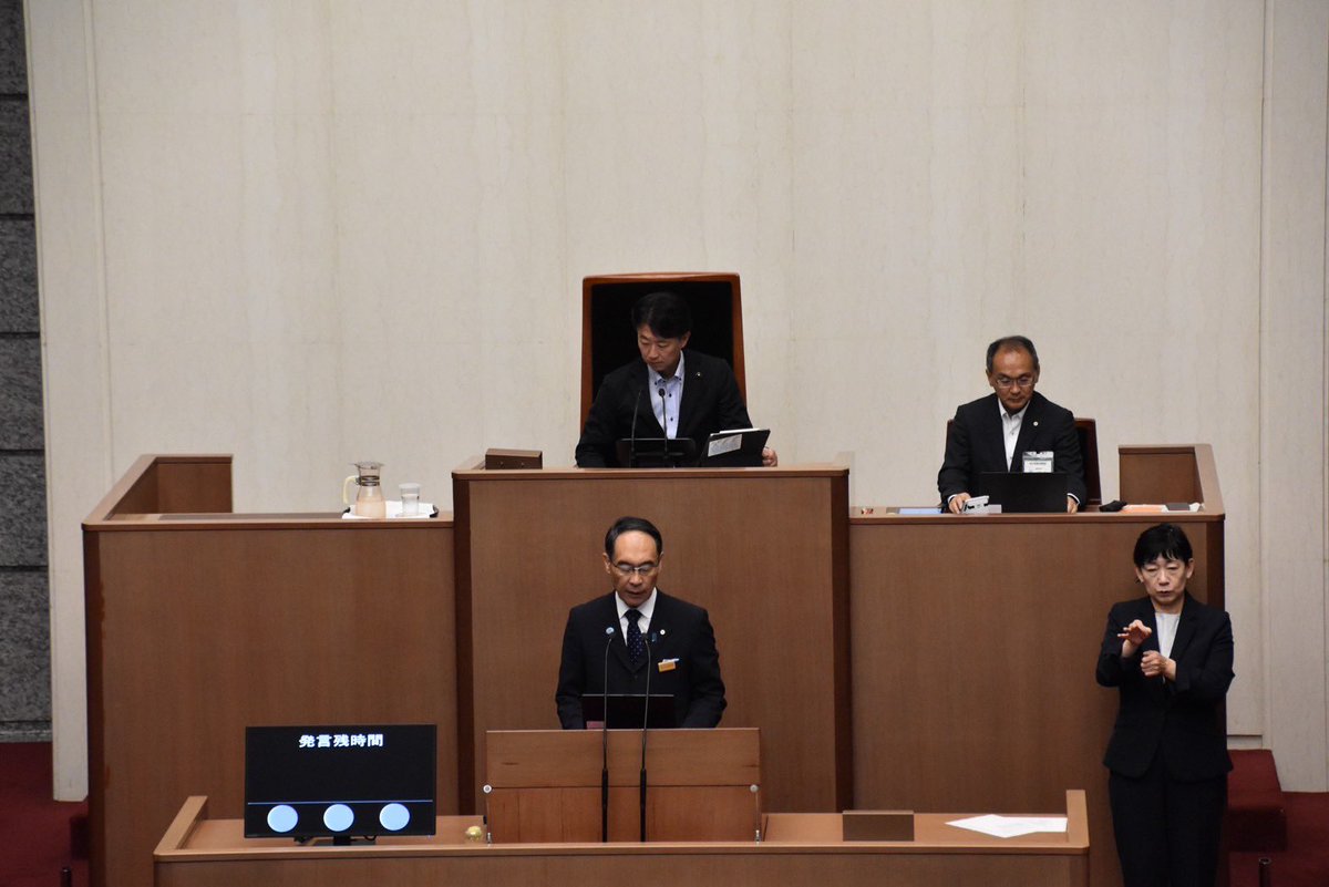 shirato_yu's tweet image. 昨日は6月定例議会初日でしたが、かなり噛んでしまいまして、同僚の多くの皆さんから、ご声援を頂きました(笑)。私はともかく、議案については、八潮市陥没事故に関する対応や、物価高対策など、今必要な議論が展開されて参ります。