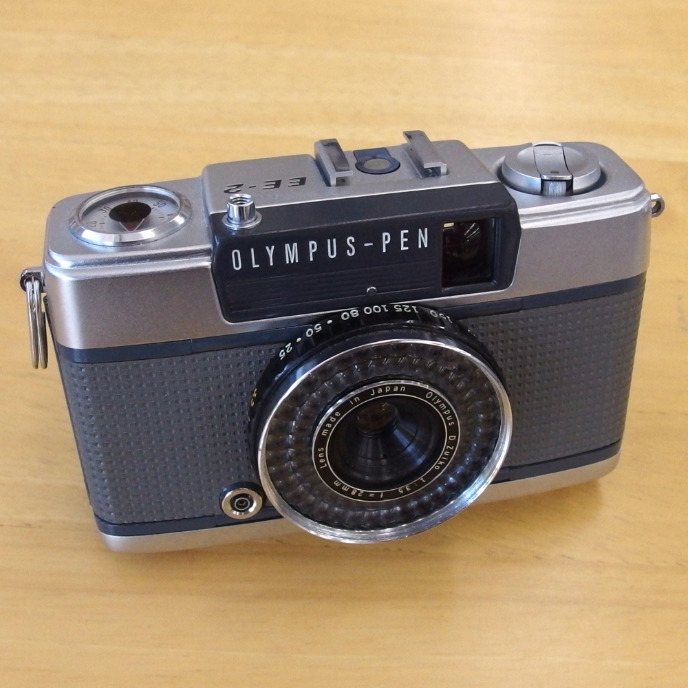 champcamera's tweet photo. OLYMPUS PEN-EE2(整備済)¥22,000 by #みすずが丘 店(#あざみ野)
ピント合わせ不要の固定焦点とカメラにお任せの自動露出でさっと構えてすぐ撮れる #ハーフサイズカメラ。
ハーフなのでたくさん撮れてコスパが良いのも◎。
#PENEE2 #フィルムカメラ #田園都市線
https://t.co/feJRieAoAS https://t.co/ltrgChBjJi
