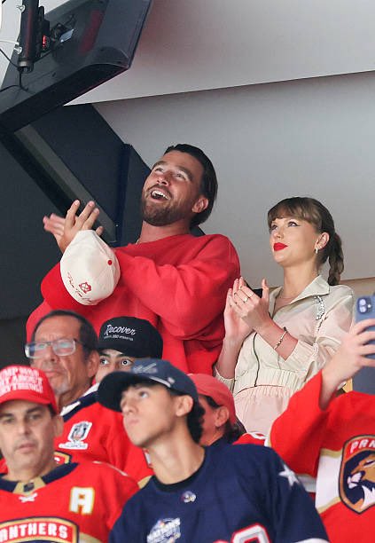 TayvisUpdatesTV's tweet photo. Taylor and Travis at the hockey game tonight https://t.co/Ketjju1dGC