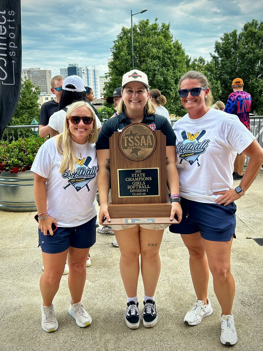 DubVSoftball's tweet photo. Don’t 👀 now… Looie is lookin’ like a STATE CHAMPION. 🏆💙

What an unbelievable night at World Softball Night with the @chattlookouts! We had a blast! Thanks again, @sidhooper, for an incredible night for the game of softball! We are so proud of you! #FeistyFillyFamily https://t.co/lNst92tG7S