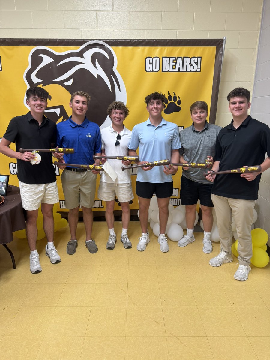 DelranB's tweet image. It’s always great getting together one last time for the end of year banquet. Thank you to this group of seniors for giving me your very best these last 4 years. Good luck in college! #WEbeforeME #Bears4Life