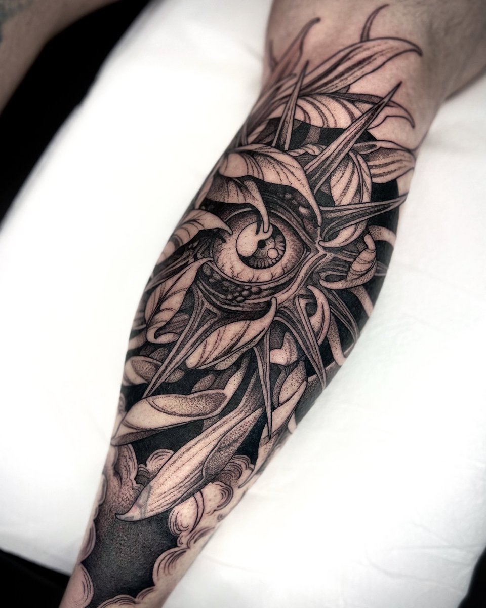 kayseeshuster's tweet image. Blasted joes calf today with this spooky sun guy