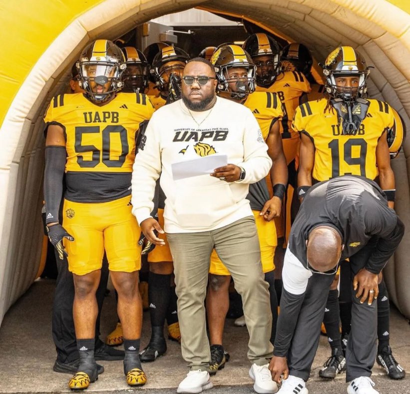 Dexter Mosley (@dextermosley_2) on Twitter photo Beyond blessed to announce my first Division 1 offer from the University of Arkansas Pine Bluff! Thankful for the opportunity and ready to keep working. #AGTG <a href="/UAPBLionsFB/">𝐆𝐨𝐥𝐝𝐞𝐧 𝐋𝐢𝐨𝐧𝐬 𝐅𝐨𝐨𝐭𝐛𝐚𝐥𝐥 🏈</a> <a href="/spxfootball/">St. Pius X Football</a> Beyond blessed to announce my first Division 1 offer from the University of Arkansas Pine Bluff! Thankful for the opportunity and ready to keep working. #AGTG <a href="/UAPBLionsFB/">𝐆𝐨𝐥𝐝𝐞𝐧 𝐋𝐢𝐨𝐧𝐬 𝐅𝐨𝐨𝐭𝐛𝐚𝐥𝐥 🏈</a> <a href="/spxfootball/">St. Pius X Football</a>