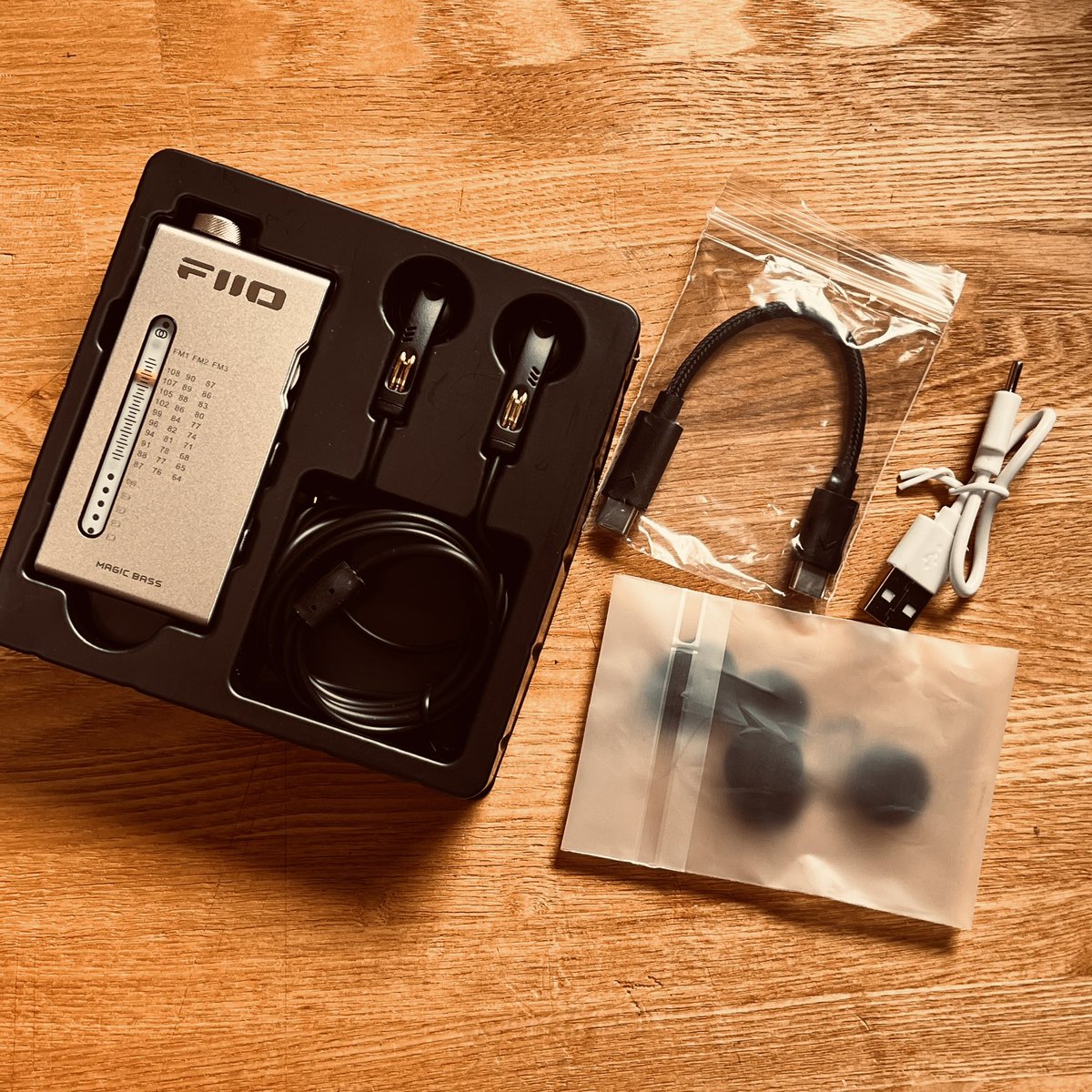 slow_governor's tweet photo. A new radio has arrived!
#fiio #rr11  #radio https://t.co/6kNGDelNcV