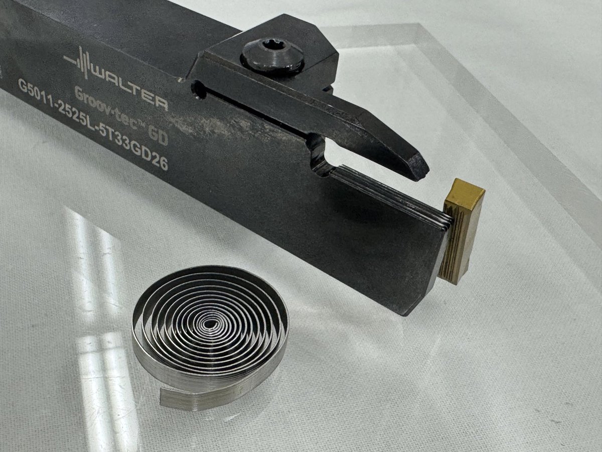 Cominix1's tweet image. ワルタージャパンさんと弊社テクニカルセンターで展示会開催❗️新製品紹介やインテグレックスでのデモ加工を行なっています。座面にセレーションのある溝入れが画期的😳