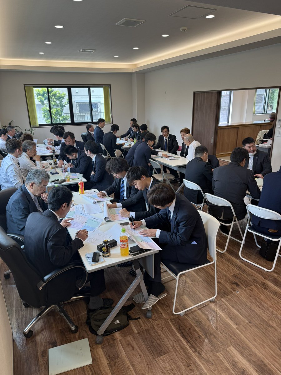 Plantbase_int's tweet photo. 株式会社プラントベース
2024年度　第20期　全体会議
安全の追求
「日本で一番安全な現場づくり」
これが我々の使命です
サイロの安全安心を最大限に提供 https://t.co/mJNtVratf0