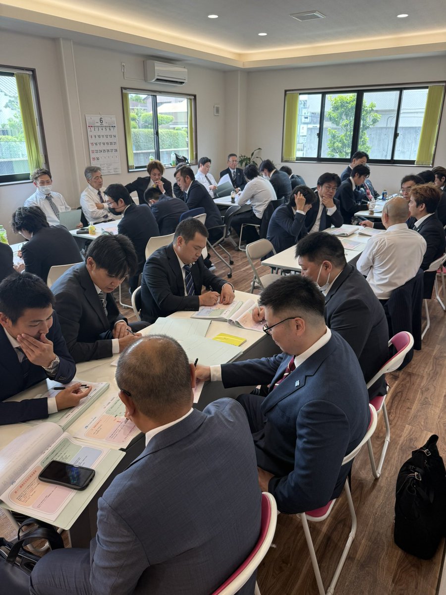 Plantbase_int's tweet photo. 株式会社プラントベース
2024年度　第20期　全体会議
安全の追求
「日本で一番安全な現場づくり」
これが我々の使命です
サイロの安全安心を最大限に提供 https://t.co/mJNtVratf0