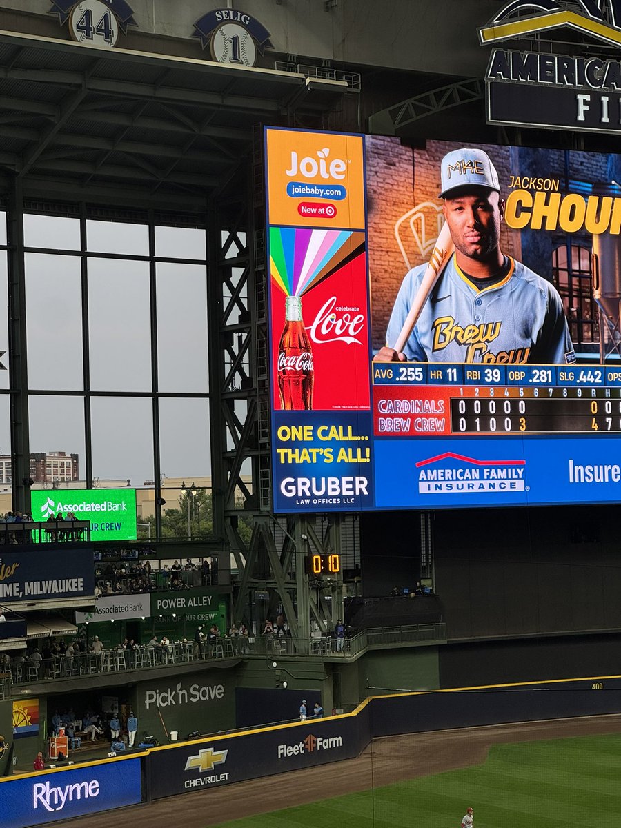 . <a href="/grubbaalt/">Grubbaboi</a> saw this at a brewers game 😭